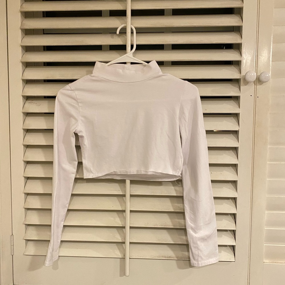 ❌SOLD❌White turtle neck crop top